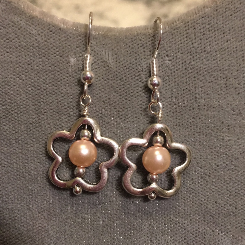 “Flower power ✌️” earrings BOGO